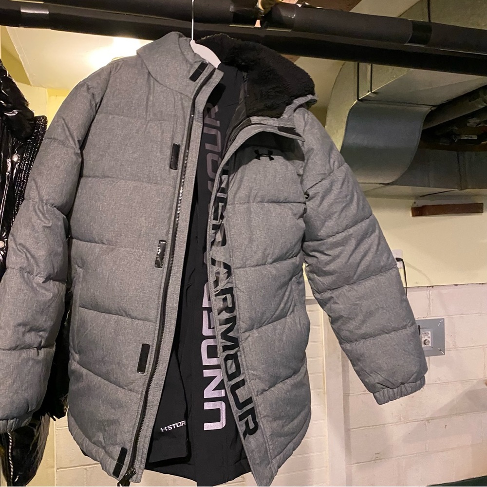 Great winter coat, warm and in perfect condition. 
Smoke free home. Never worn
